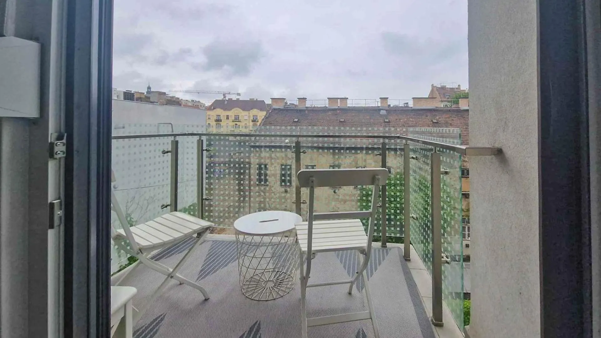 Dob36 Apartment With Free Private Parking And Balcony Budapest