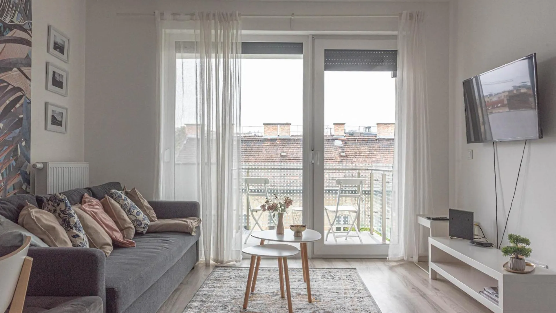 Dob36 Apartment With Free Private Parking And Balcony Budapest