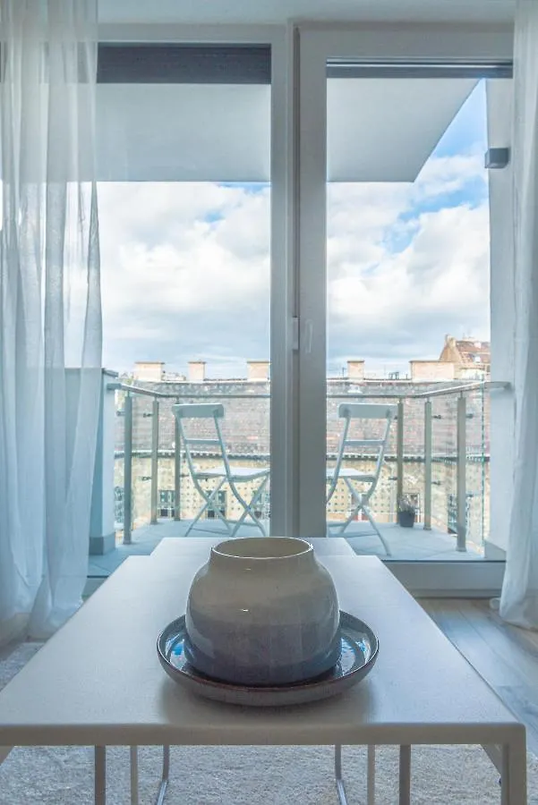 Dob36 Apartment With Free Private Parking And Balcony Budapest