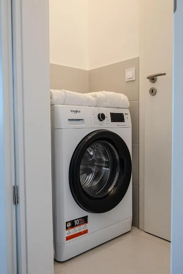 Dob36 Apartment With Free Private Parking And Balcony Budapest 0*,  Hungría